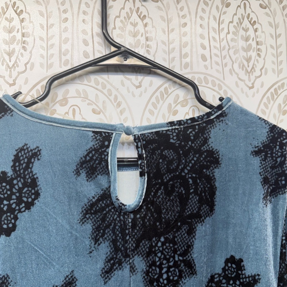 Massini Velvet Top Womens 1X Blue Black Burnout Floral Smocked Cuff Blouse - Picture 4 of 7